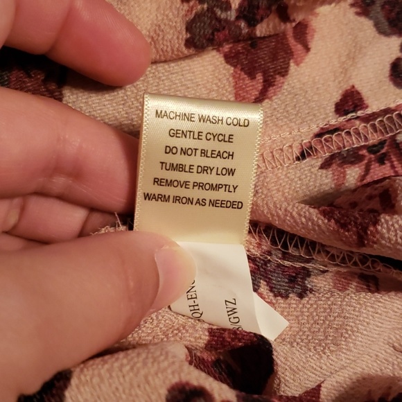 Cold shoulder Rose blouse - Picture 4 of 4